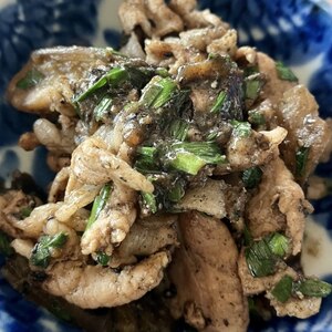 食べ過ぎ要注意！豚肉と茄子の黒胡麻味噌炒め